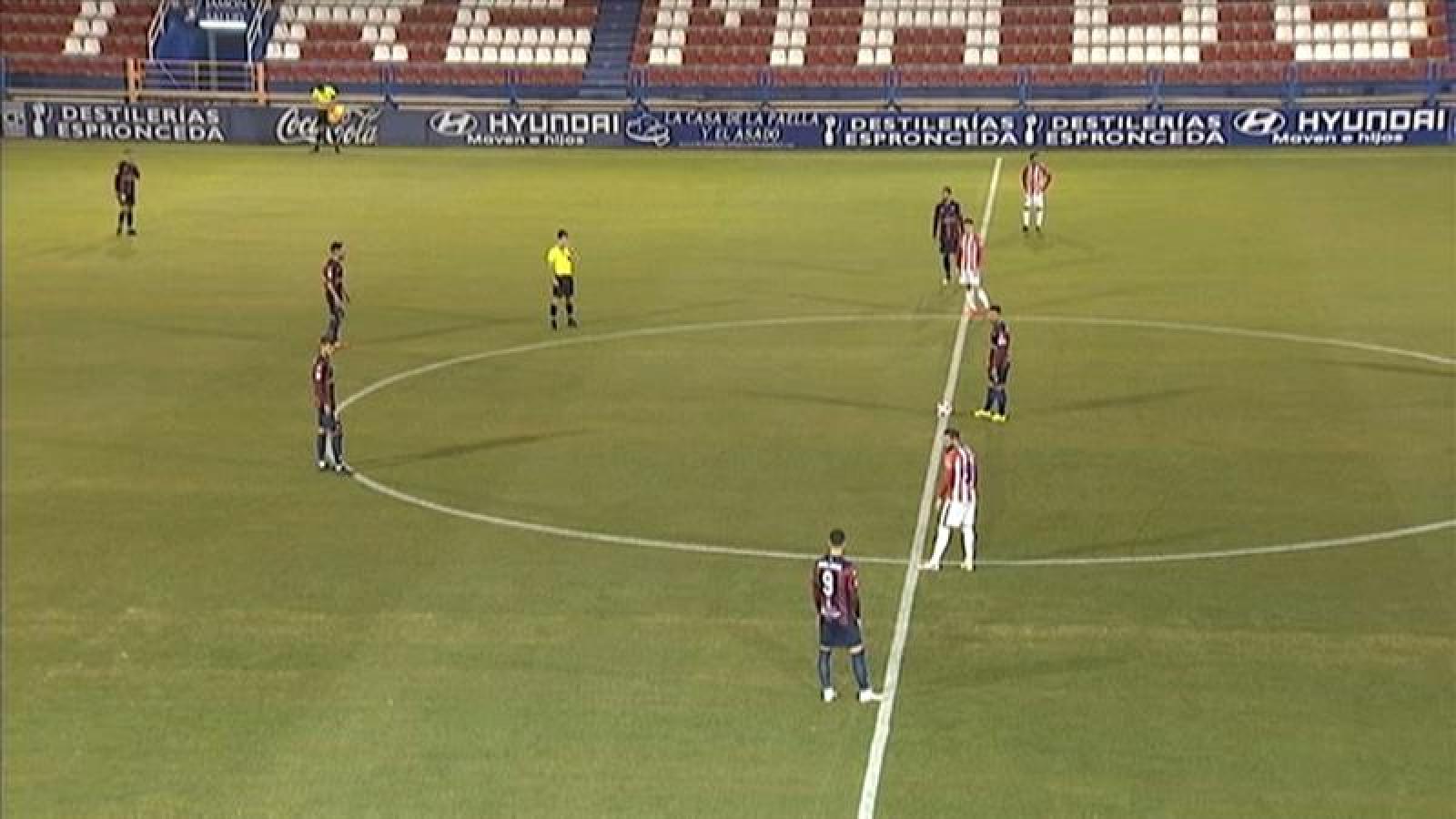 Extremadura 0 - 0 Don Benito: Sin acierto en las áreas