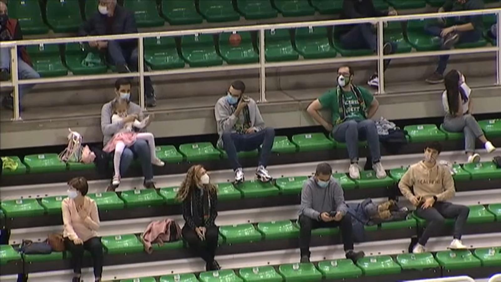 Los estadios y pabellones extremeños volverán a tener aficionados