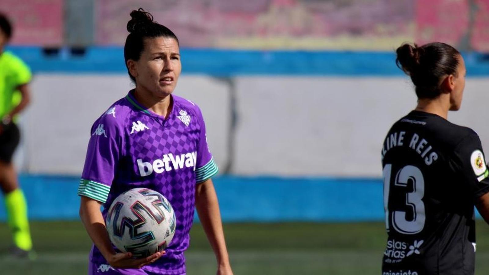Bea Parra vuelve a casa con el Real Betis