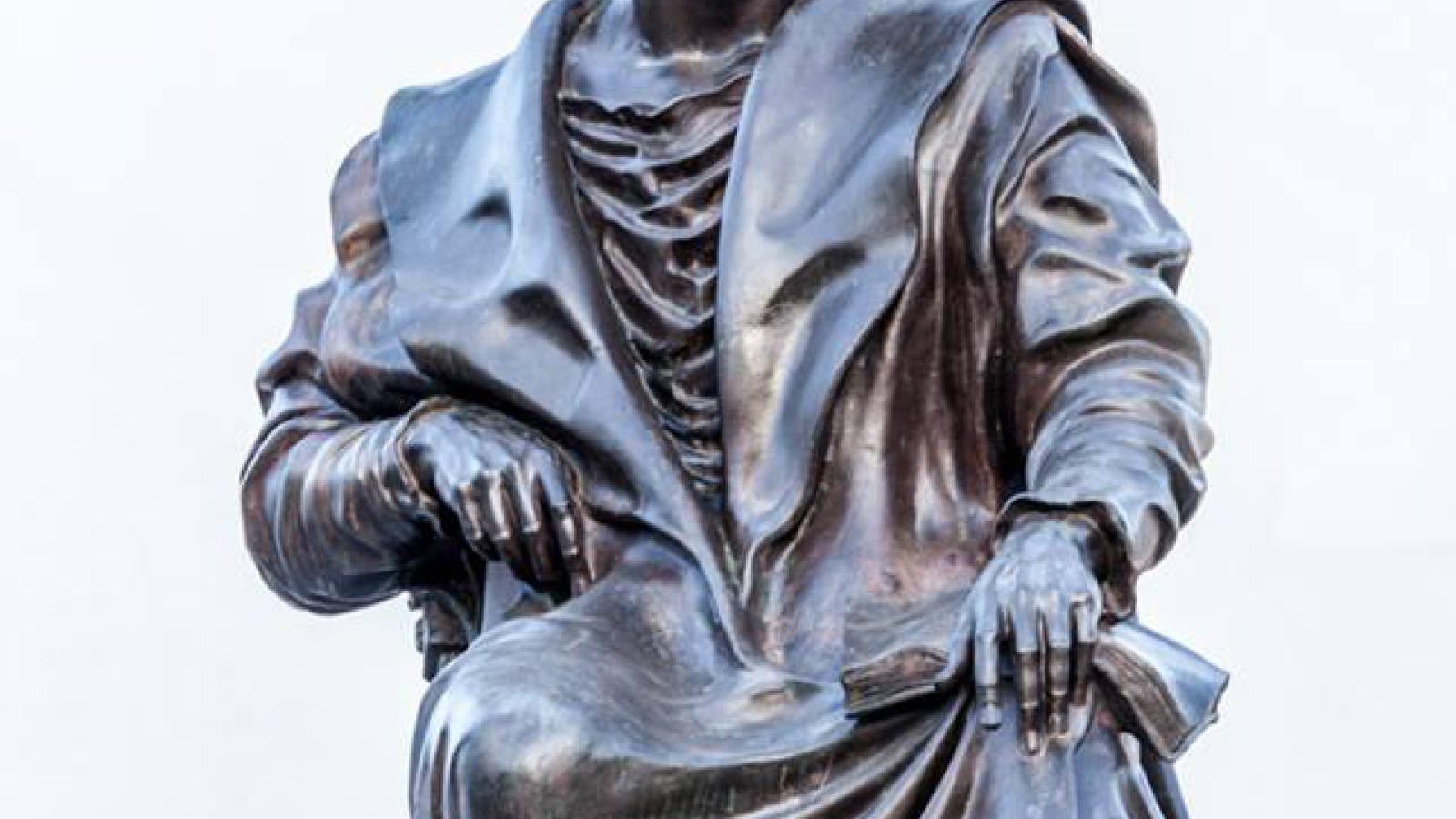 estatua de nebrija