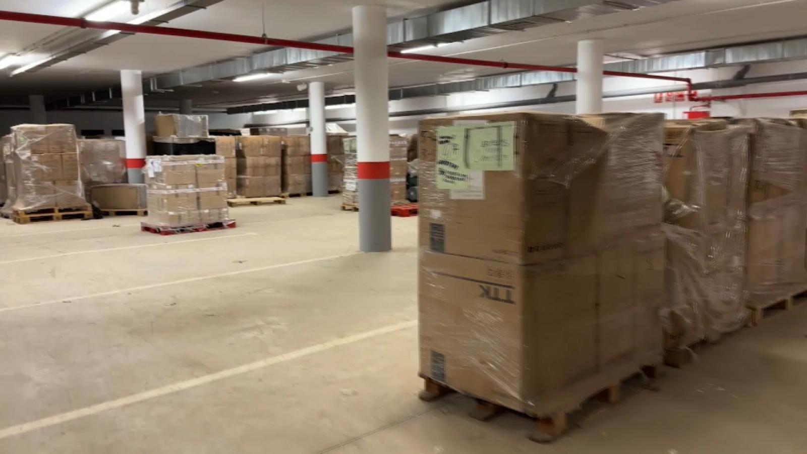 Mascarillas aparecidas en el Palacio del Vino de Almendralejo en marzo de 2024