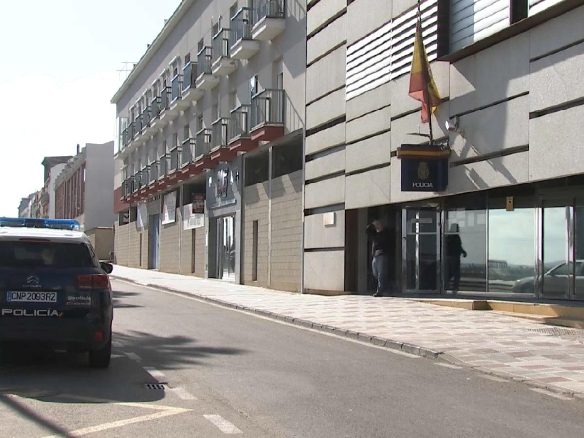 Exterior de la comisaría de la Policía Nacional en Don Benito