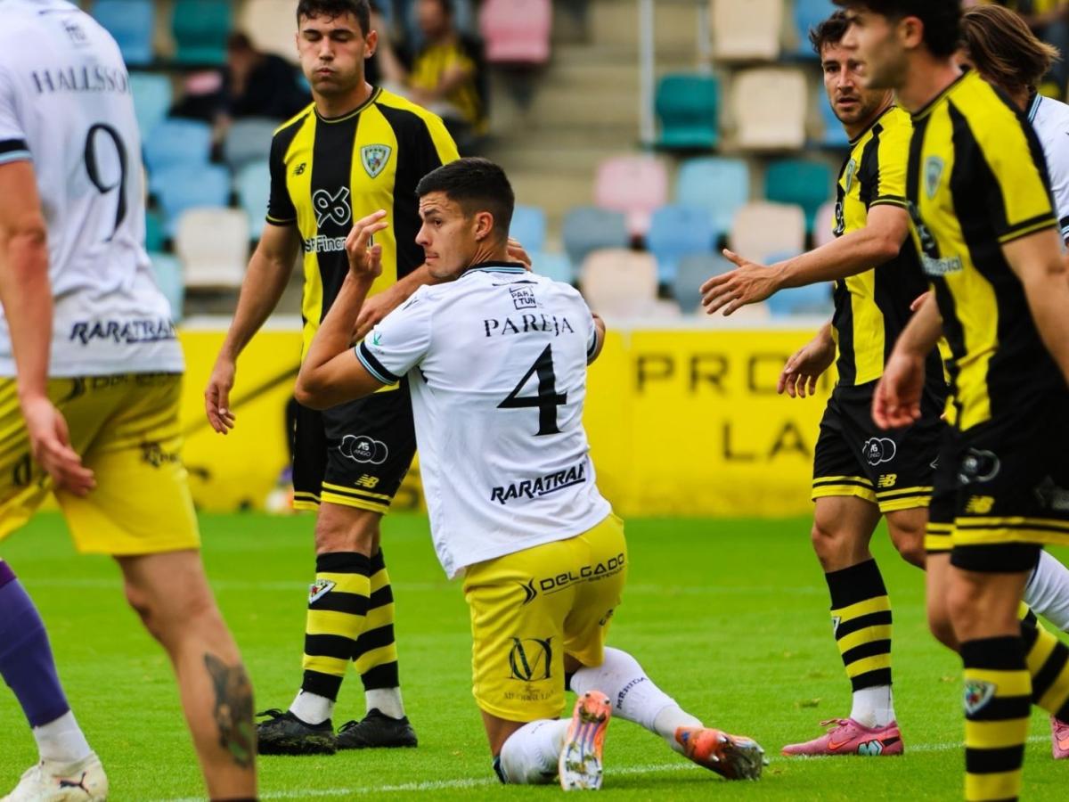Lance del juego entre el Barakaldo y el Mérida