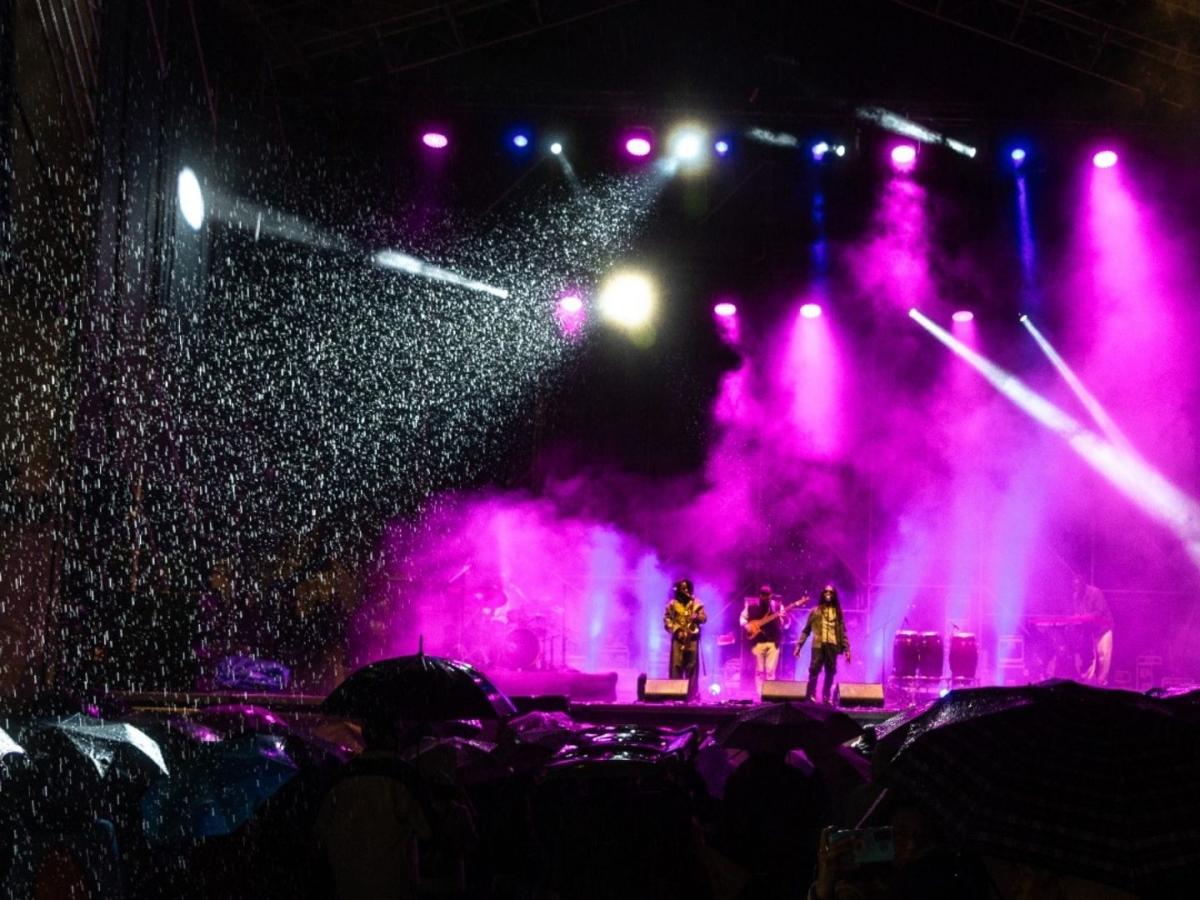 Conciertos del Womad en Cáceres con una intensa lluvia