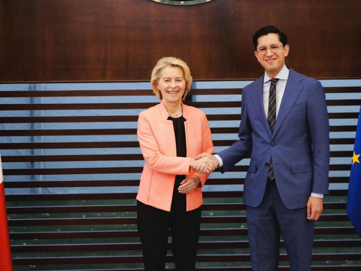 El secretario Roberto Velasco da la bienvenida a México a la presidenta de la Comisión Europea, Ursula von der Leyen