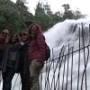 Turistas en la Cascada del Caozo, en Piornal, durante el puente mayo