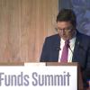 El consejero de Economía, Guillermo Santamaría, en el centro de la foto, durante la inauguración del IV Foro Funds Summit que se celebra en Cáceres