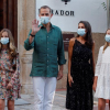 La familia real y el ministro de Cultura, a su llegada al Parador Nacional de Mérida