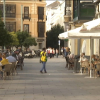 Las nuevas restricciones para frenar el coronavirus en la ciudad de Badajoz estarán en vigor 14 días. Plaza de España en la capital pacense con gente sentada en las terrazas.