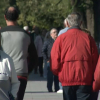 Personas mayores paseando