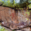Detalle del monigote que ha aparecido sobre las pinturas rupestres de unos de los abrigos del Risco de San Blas.