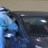 Una enfermera realiza una prueba de Coronavirus en las instalaciones de Feval en Don Benito.