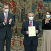 José Luis Quintana recibe el premio de manos de los Reyes