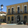 Fachada del Ayuntamiento de Madroñera, en Cáceres