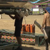Feriantes montando las atracciones en el ferial de Caya en Badajoz.