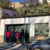La familia Hernández Merideño delante de su casa en San Lázaro.