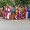 Domines y dominas de Augusta Emerita llegando al entrenamiento de gladiadores