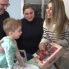 Entrega de regalos en el Materno Infantil