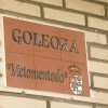 Placas con expresiones populares en Castilblanco