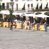 Plaza Mayor de Cáceres con turistas