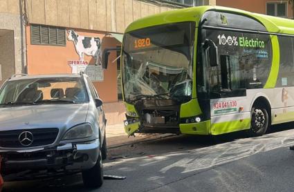 Autobús urbano accidentado en Badajoz