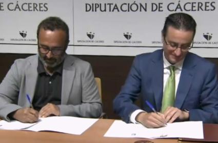 Firma de la Diputación de Cáceres y la central nuclear de Almaraz