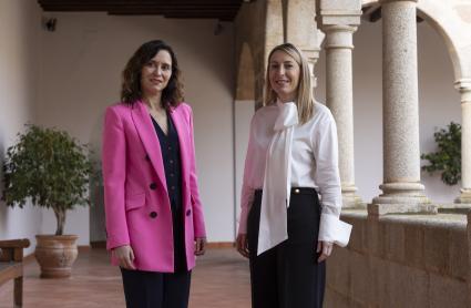 La presidenta de la Junta de Extremadura, María Guardiola, se reúne con la presidenta de la Comunidad de Madrid, Isabel Díaz Ayuso