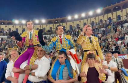 Morante de la Puebla, Emilio de Justo y Borja Jiménez salen por la puerta grande del coso almendralejense