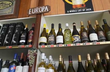 El ministro de Agricultura asegura que negociará con las CC.AA. una "posición común" sobre las ayudas al vino