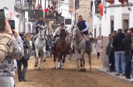 Las carreras de caballos de Navas del Madroño desatan la emoción