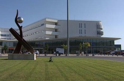 Dos hombres han resultado heridos en una salida de vía cerca de Santiago del Campo