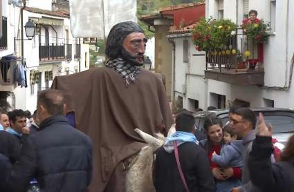La quema del Judas llena de visitantes Cabezuela del Valle
