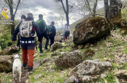 La Guardia Civil ha rescatado a cuatro senderistas, que se han desorientado en la Garganta de los Infiernos