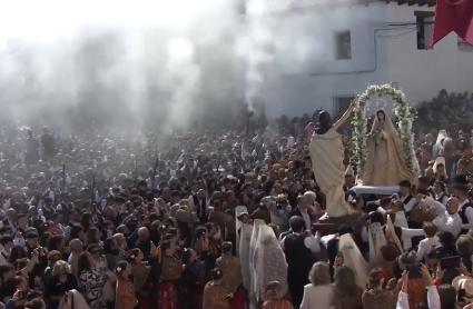 Pólvora y tradición fronteriza en la Resurrección de Zarza la Mayor