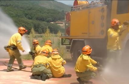 Un millar de bomberos y doce medios aéreos, listos para combatir el fuego en la región