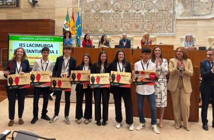Alumnos en la final del IV Concurso Escolar de Debate de Extremadura, celebrado en la Asamblea