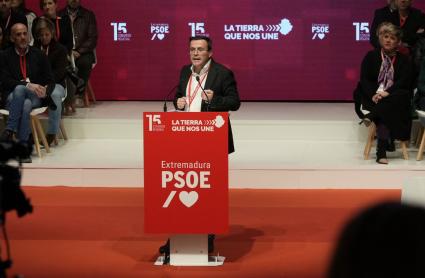 El secretario general del PSOE de Extremadura, Miguel Ángel Gallardo, interviene durante la clausura del 15º Congreso del PSOE de Extremadura