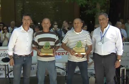 Lucio y Raúl Jiménez, dos hermanos de Riolobos, alzándose con el primer premio del concurso de albañilería