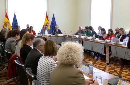 Gobierno y comunidades autónomas abordan la acogida de 4.400 menores no acompañados