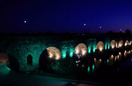 Mérida ilumina de verde algunos de sus enclaves para dar visibilidad a la ELA