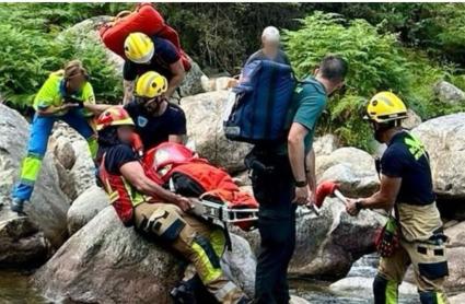 Rescate a una mujer en una zona de difícil acceso en Villanueva de la Vera