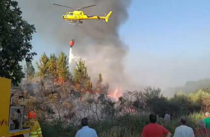 Un incendio en Acebo activa medios terrestres y aéreos en la Sierra de Gata