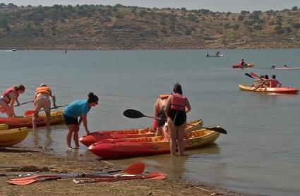 Alange celebra a su IV Festival del Agua con actividades náuticas, talleres y experiencias de bienestar