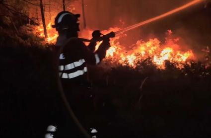 El fuego mantiene activos 40 focos en España, mientras se intensifica la ayuda internacional y de otras CCAA