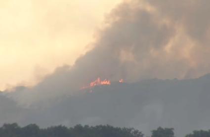 Las tormentas descargan más de 700 rayos en Extremadura provocando hasta 17 incendios forestales simultáneos