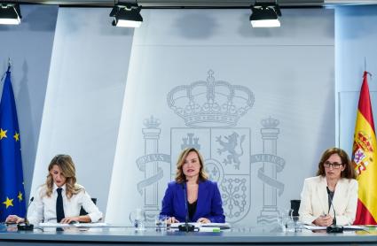 La vicepresidenta segunda y ministra de Trabajo, Yolanda Díaz, la ministra de educación, formación profesional y deportes, Pilar Alegría y la ministra de Sanidad, Mónica García.