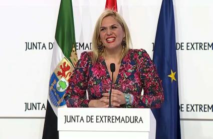 Elena Manzano, portavoz de la Junta de Extremadura, durante su intervención ante los medios de comunicación en la rueda de prensa posterior al consejo de Gobierno del 16 de diciembre de 2025