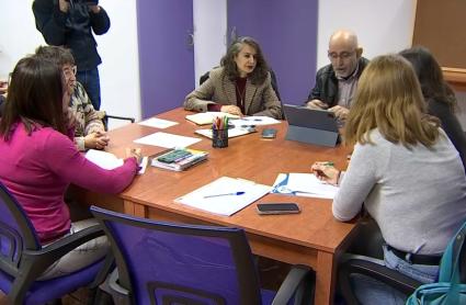 La portavoz de Unidas por Extremadura, Irene de Miguel, reunida con el Grupo de Acción Local y Sindical