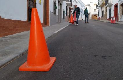 La Unidad Central Operativa de la Guardia Civil realiza pruebas periciales en la calle en la que desapareció Francisca Cadenas, en Hornachos, a 14 de enero de 2026