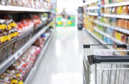 Carrito dentro de un supermercado en una imagen de archivo